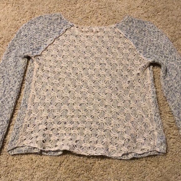 Great Spring Sweater w/Lace Back. Runs Big - Picture 4 of 7